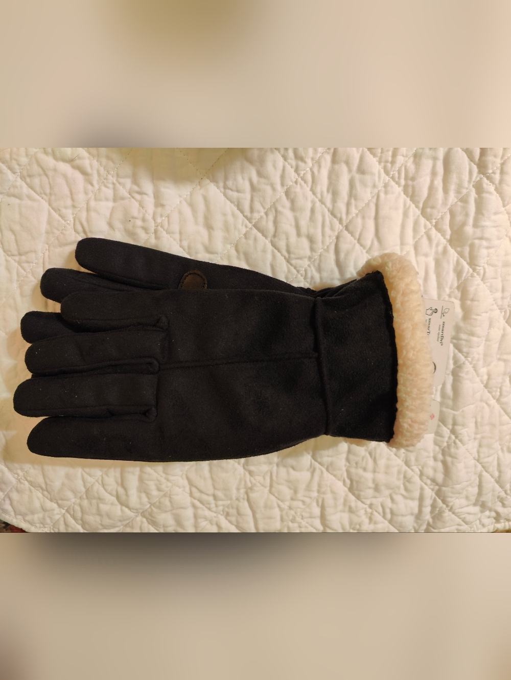 Isotoner SmartDri Gloves